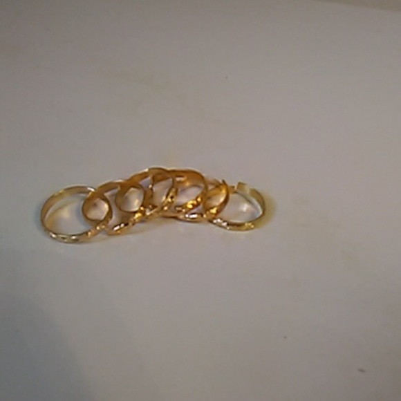 💲1⃣▶▶Delicate Gold Stackable Rings - 6-Piece Set - Picture 5 of 7